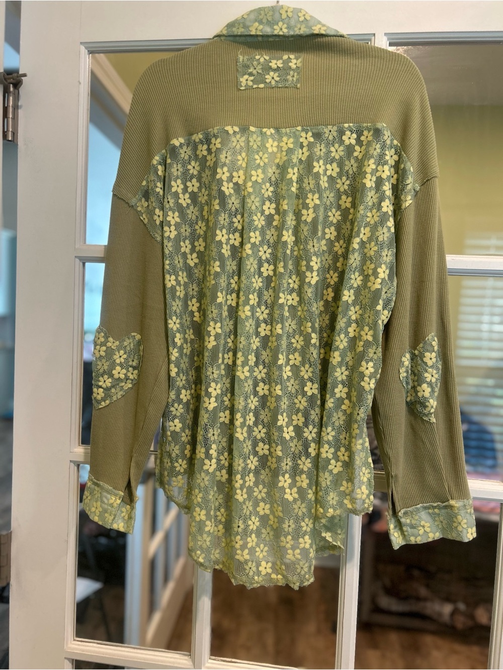 POL Olive Green Floral Mixed-Media Button-Down Shirt/SHACKET